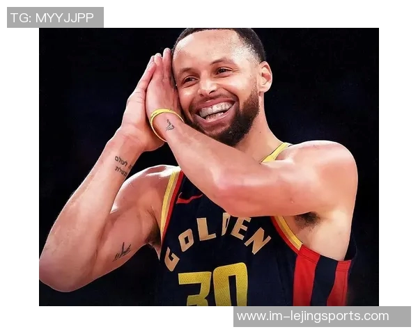 桑托斯盛赞库里无球跑动如引力场吸引所有人注意力的神奇魅力