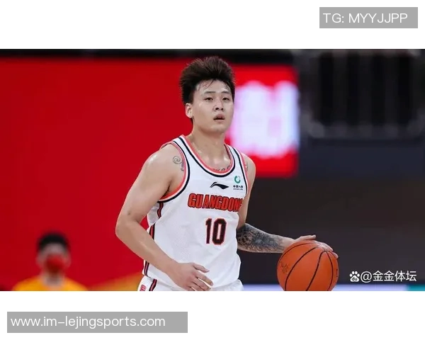 赵睿表现出色砍下准三双数据16投6中贡献17分8篮板11助攻三分球命中率高达385