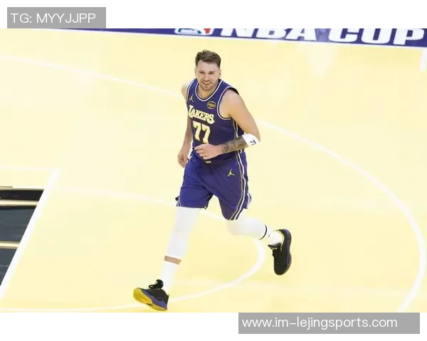 中距离命中率排行榜揭晓莺歌领衔东契奇紧随其后布克杜兰特SGA表现不俗